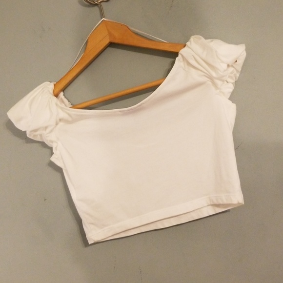 Topshop crop top. White puff arms ADORABLE - Picture 5 of 5
